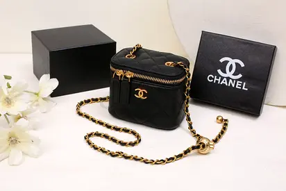Chanel Black Quilted Vanity Case Crossbody Bag – Gold Chain