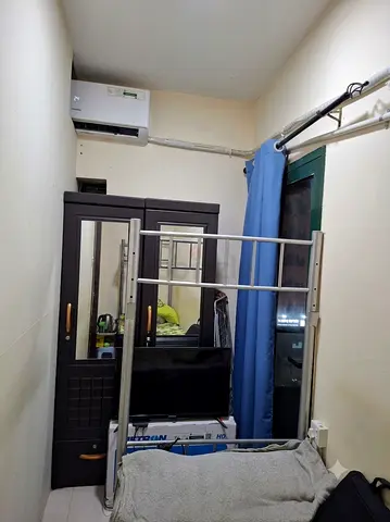 Partition with privare balcony for Arabic males with