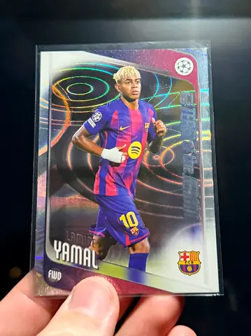 Lamine yamal hologram logofractor parallel card #10 from champion’s leauge