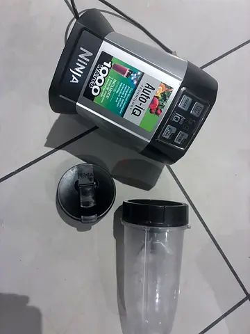 Ninja personal blender base with travel cup - 1000W
