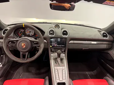 صورة 9 لـ 2025 Porsche 718