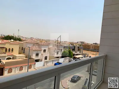شقة راقية وأول ساكن في موقع ممتاز بمنطقة المويهات 1، تتميز بالهدوء وسهولة الوصول إلى أهم الطرق والخدمات.