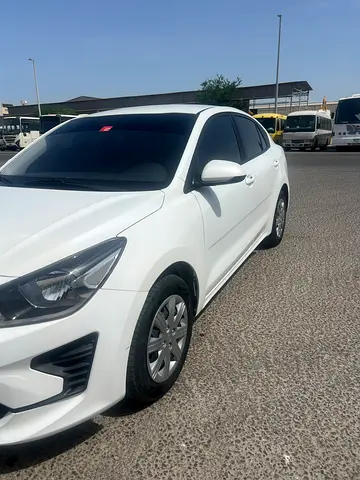 2021 KIA RIO 照片 2