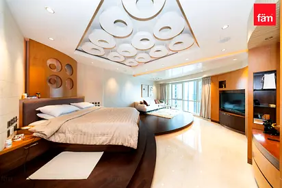 Luxurious 3 Bedroom| Upgraded| Vacant