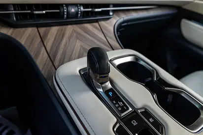 صورة 20 لـ 2024 Lexus LM-SERIES