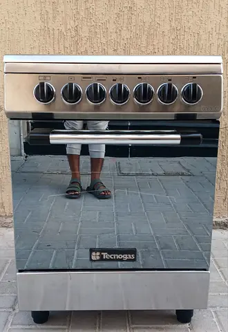 Italian brand Technogas gas cooker, with 4 burner all condition good working,  size 60x60cm.