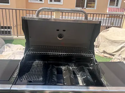 Outdoor Gas Grill with Side Tables