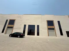22885 SQRFT WAREHOUSE FACING MAIN ROAD