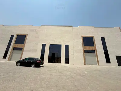 22885 SQRFT WAREHOUSE FACING MAIN ROAD