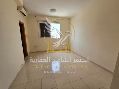 استوديو بمنطقة القليعة للايجار السنوي مساحة واسعة جدا مع مطبخ منفصل وتكييف موفر للطاقة بتشطيبات نضيفة في بناية عائلي جاهزة للسكن