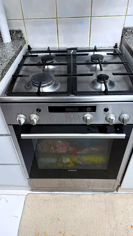 Siemens stainless steel built-in gas hob with electric oven - good condition