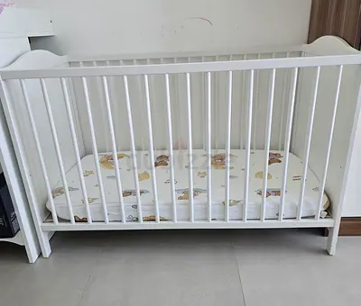 White Wooden Baby Crib / Cot in Good Condition