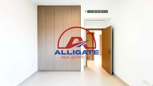 Bright 1BR Apartment | Balcony | Pool & Park Access