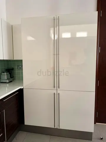 Modern high-gloss 4-door kitchen cabinet / built-in pantry