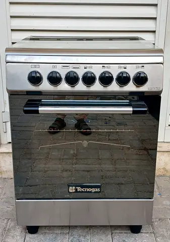 Technogas Gas cooker, 60x60cm size, all 4 burners and oven in perfectly working condition.