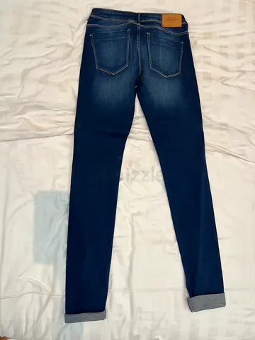 Dark blue slim fit women’s jeans - never used