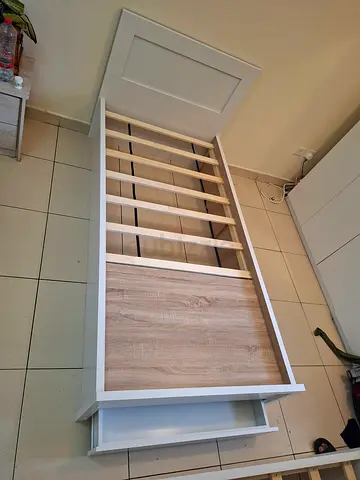Single baby crib with storage drawer - white and wood finish