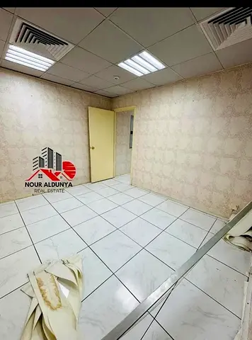 FULLY FITTED AC FREE OFFICE FOR RENT WITH2 PARKING