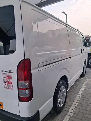 صورة 10 لـ 2011 Toyota HIACE