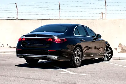 2025 Mercedes-BENZ E-CLASS photo 4