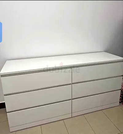 White 6-Drawer Dresser / Chest of Drawers - Good Condition