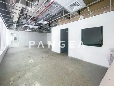 Close to Metro|Overlooking Park|5 Parking Spaces