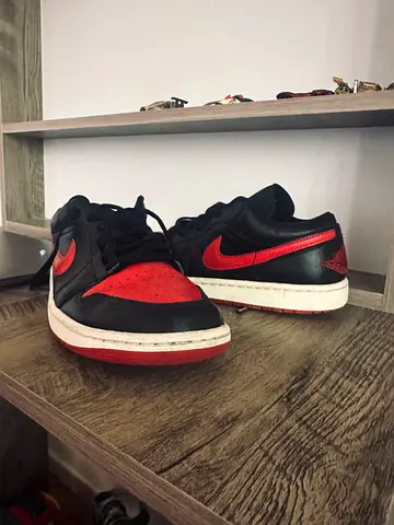 Used Air Jordan 1 Retro High OG Chicago - Men's Size 9 (worn)