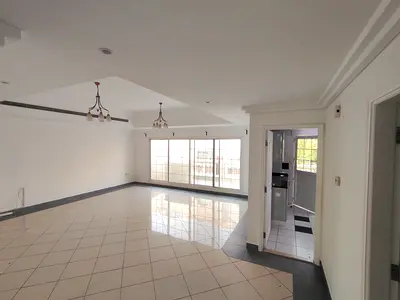 PRIVATE ENTRANCE LIKE A NEW 4 BEDROOM VILLA WITH MAID ROOM ONE ROOM DOWNSTAIRS