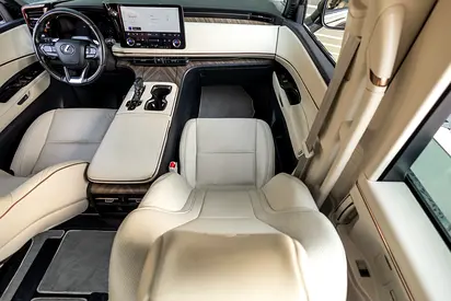 صورة 14 لـ 2024 Lexus LM-SERIES