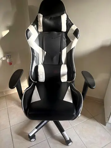 Black & white gaming/office ergonomic chair - good condition