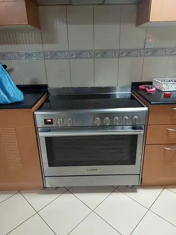 Bosch Series 8 Electric Ceramic Cooking Range 90x60cm With Oven Made In Italy Flawless Condition
