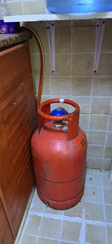 13kg LPG Gas Cylinder with Hose - Good Condition
