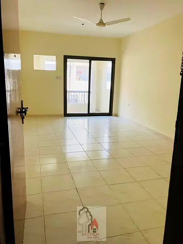 1 B/R+ HALL FLAT TO LET
