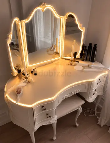 White Vintage Dressing Table with Triple Mirror and LED Lighting