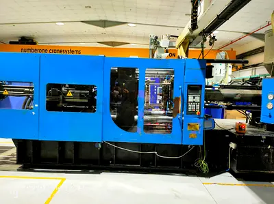 Large 580 Ton Industrial Plastic Injection Molding Machine - Good Working Condition