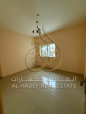 شقة غرفة وصالة للإيجار السنوي في الخان الشارقة | على شارع الخان بجوار مطعم الطربوش السوري | مساحة ممتازة وصيانة مجانية | دفعات 4 أو 5 | السعر 35 ألف د