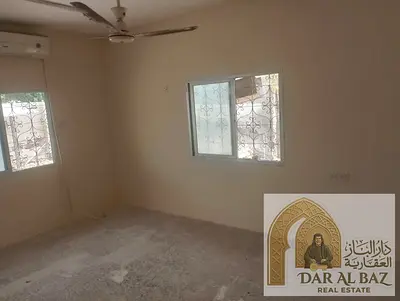 Commercial building for annual rent in Al Qadisiyah – Sharjah | 4 rooms | Maid's room | 4 bathrooms | Large yard | 4 installments