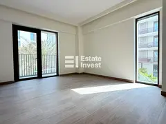 UNFURNISHED / 2 BALCONIES / FIRST TENANT / STEPS TO CREEK BEACH