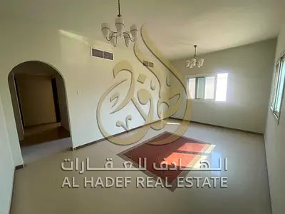 غرفة وصالة في البوطينة مع موزع وبلكون، تكييف وغاز مركزي. موقع حيوي قريب من الخدمات والمواصلات، والدفع متاح على 4 أو 5 دفعات.