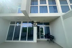 3 BEDROOM | MIDDLE UNIT | VACANT SOON