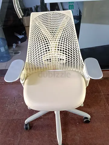 Herman Miller sayle chair for selling.good condition