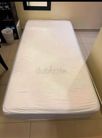 Englander hotel collection Mattress in Good Condition with Fitted Protector