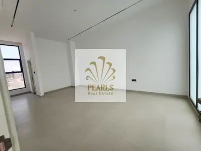 أكبر وأرقى تاون هاوس أول ساكن للإيجار السنوي في الزاهية بعجمان، 3 غرف، صالة ومجلس، 5 حمامات، خزائن، تكييف سبليت ومظلة سيارات.