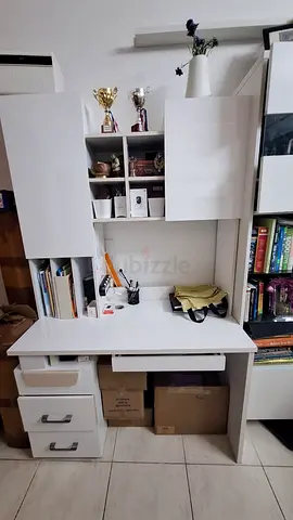 White desk with overhead cabinets and drawers – good condition