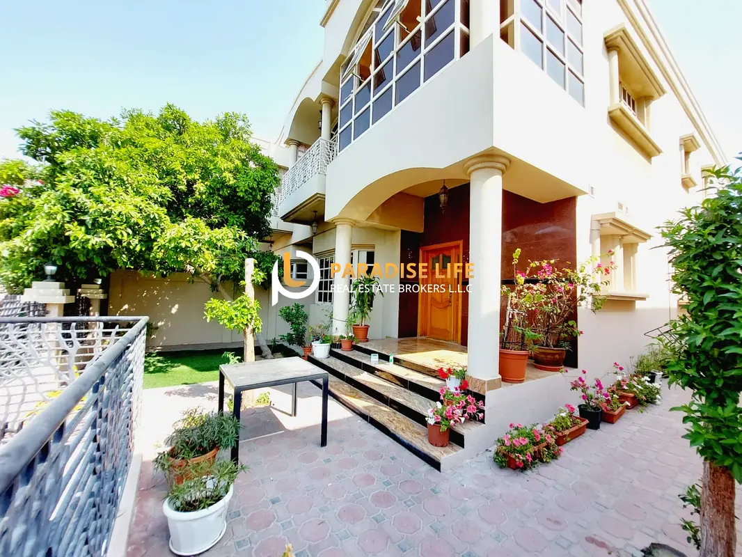 Mirdif semi independent villa/4bed room All attached bathrooms/one bed ground floor/away fly path/for rent 170k