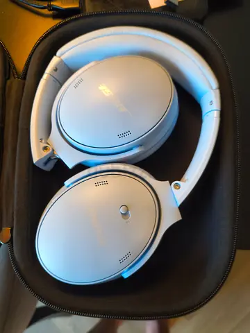 Bose QuietComfort Over-Ear Noise Cancelling Headphones with Case in Moonstone Blue.
