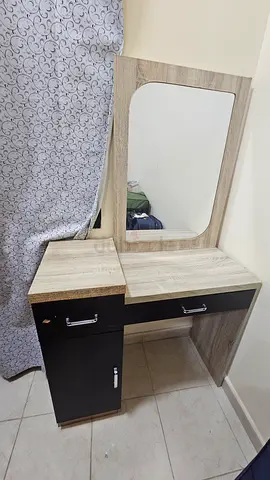 Modern Wooden Dressing Table with Mirror and Storage