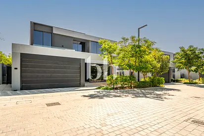 Independent Villa | With Private Pool | Freehold