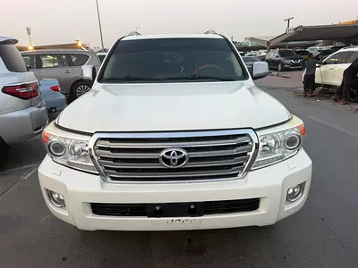 Toyota Land Cruiser VXR 2011 fullopshin GCC Specs | Well Maintained