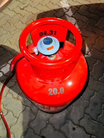 Gas cylinder regulator half gas free delivery